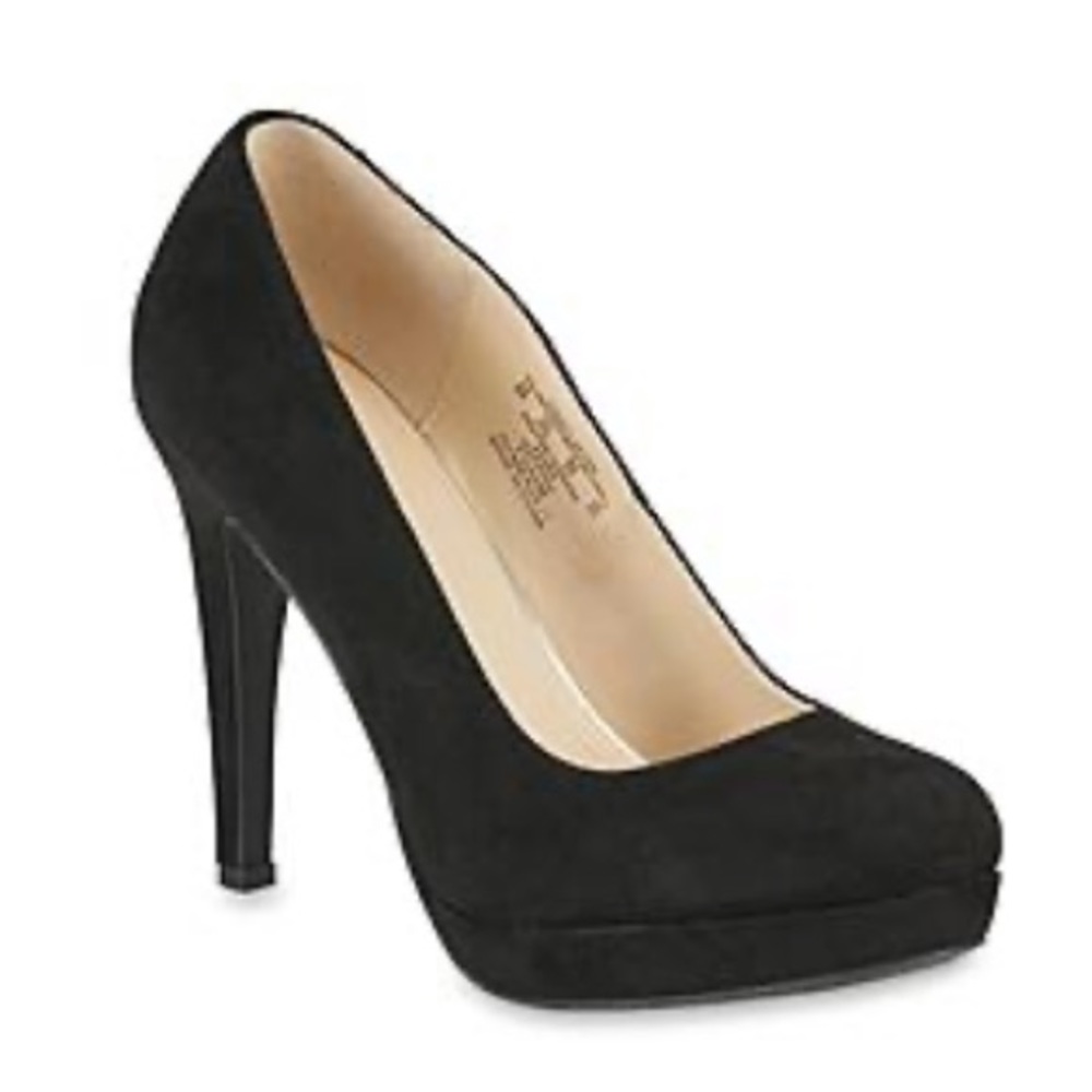 Black pumps never worn